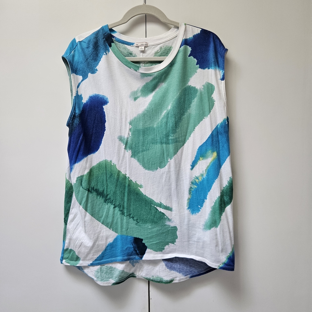 GAP “Designed & Crafted” Label Muscle Tee with Blue and Green Strokes